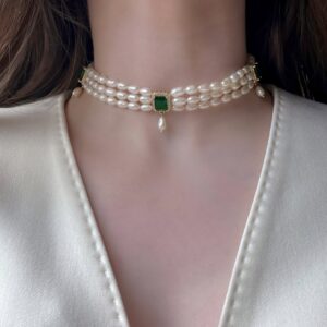 Чокер изумрудная сцена